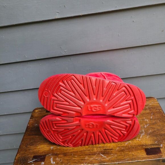 UGG Classic Short Suede Boot in Samba Red Shearling Lined size 6 - Picture 10 of 11